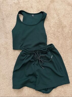 SHEIN Dark Green Ribbed Crop Tank Top